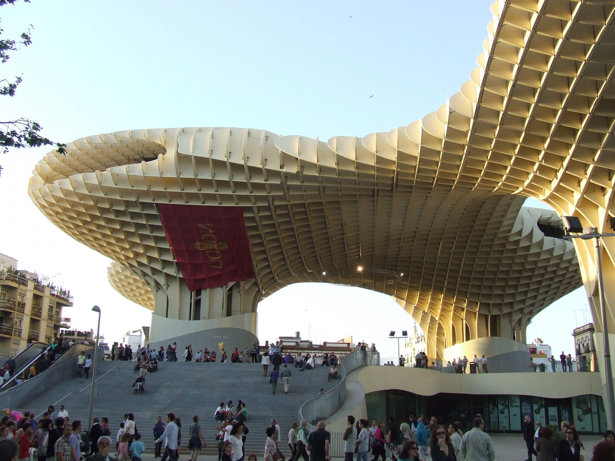 Великие сооружения. Комплекс Metropol Parasol в Севилье. Metropol Parasol Севилья Испания 2011 Архитектор. Севилья грибы Энкарнасьон Архитектор. Гигантские сооружения.